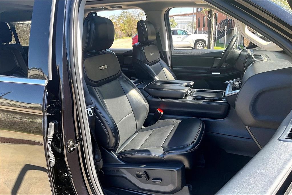 Used 2025 Ford Expedition Max Platinum image 10