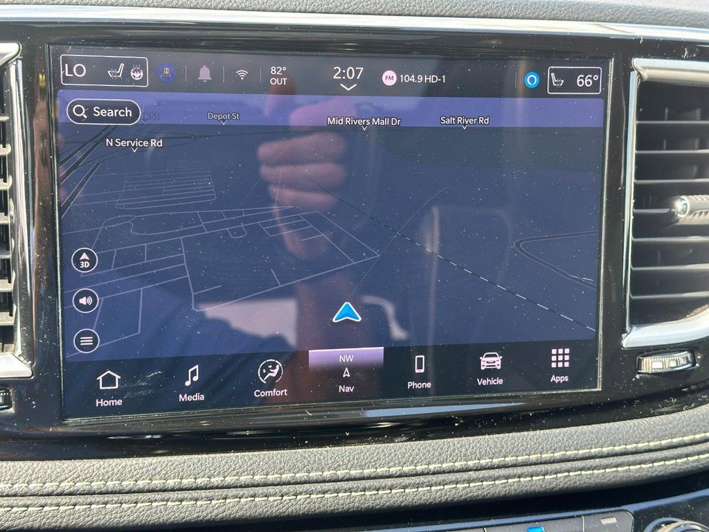 Used 2024 Chrysler Pacifica Premium image 24