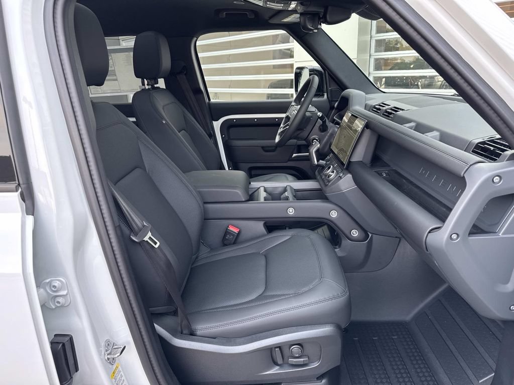New 2026 Land Rover Defender 110 S AWD/4WD image 9