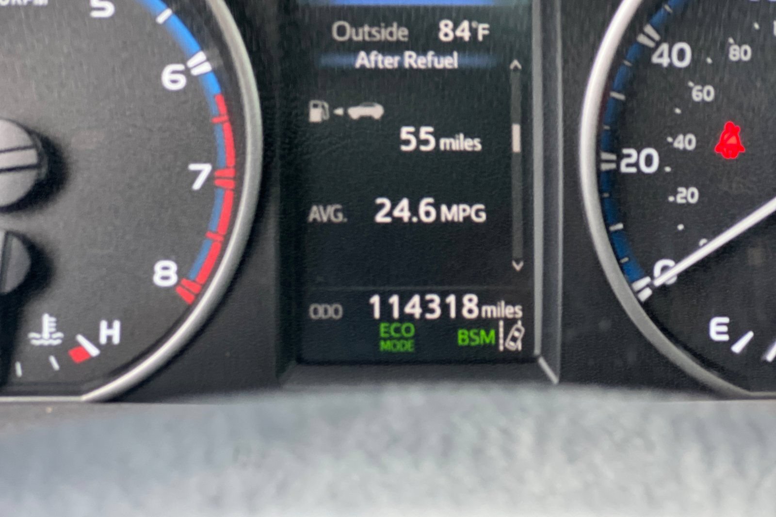 Used 2018 Toyota RAV4 XLE AWD/4WD image 22