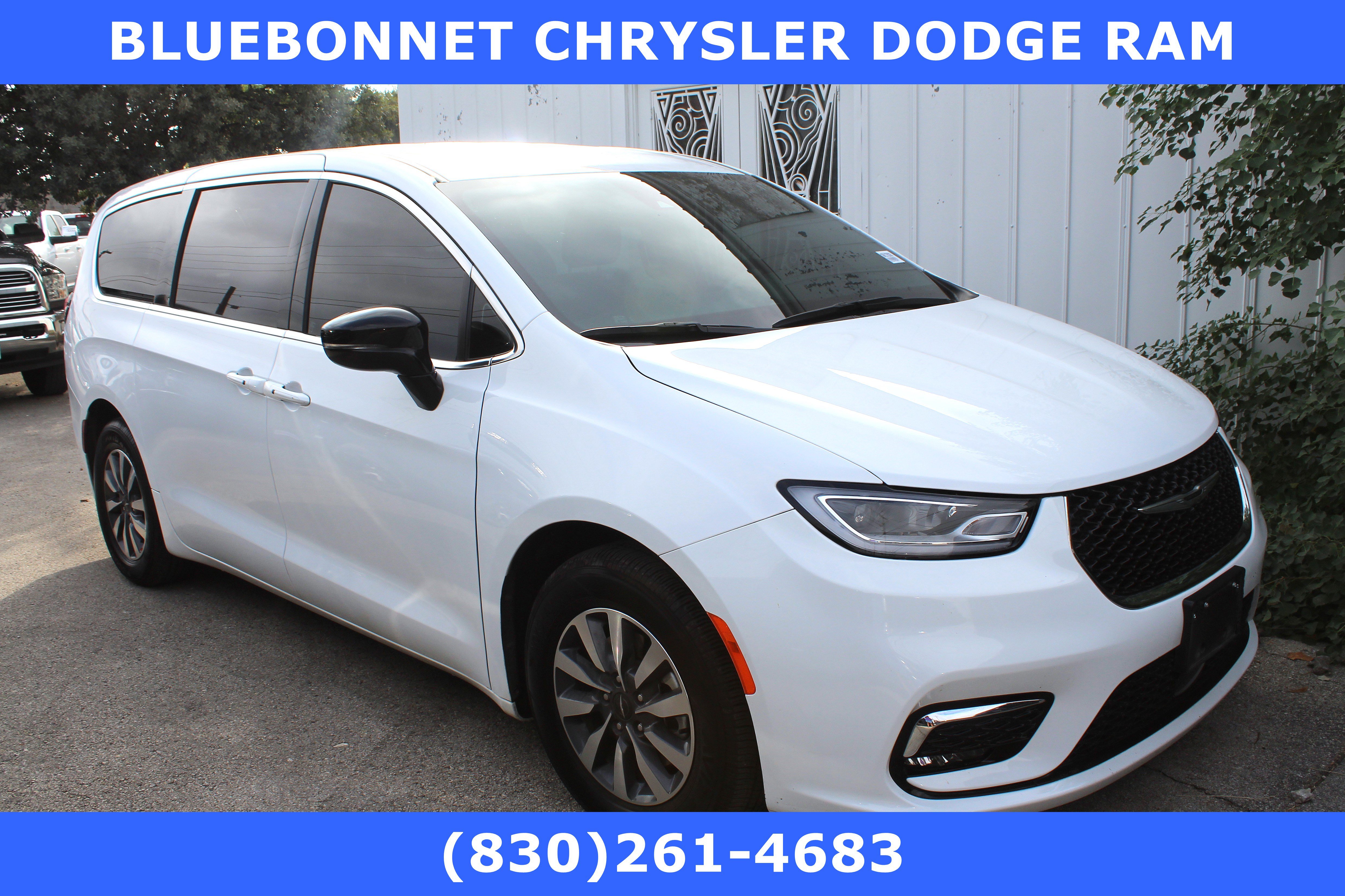 Used 2024 Chrysler Pacifica Select