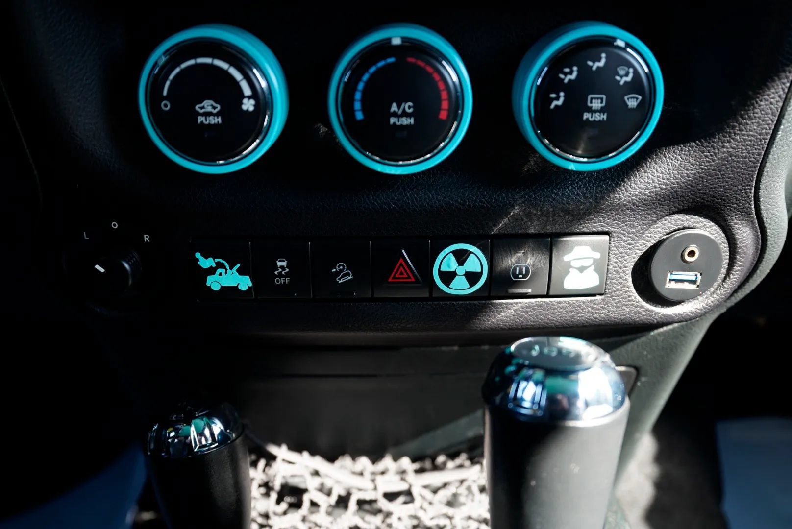 Used 2018 Jeep Wrangler Sport AWD/4WD image 39