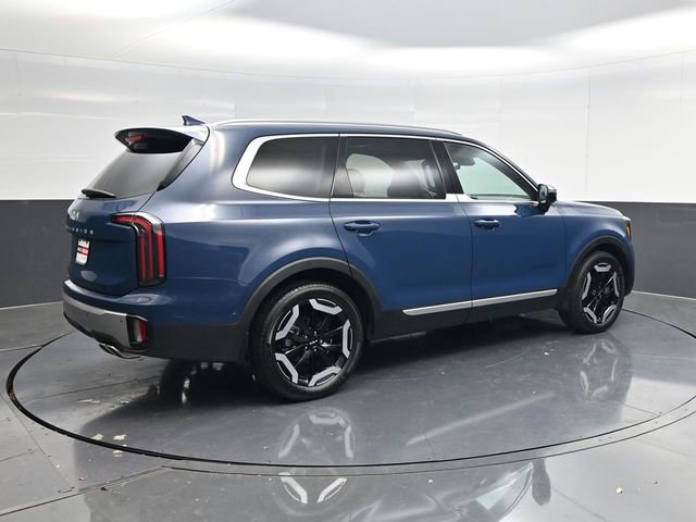 Used 2023 Kia Telluride EX image 3