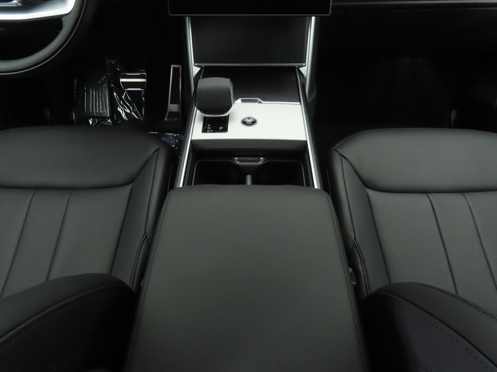 New 2025 Land Rover Range Rover Long Wheelbase SE image 16