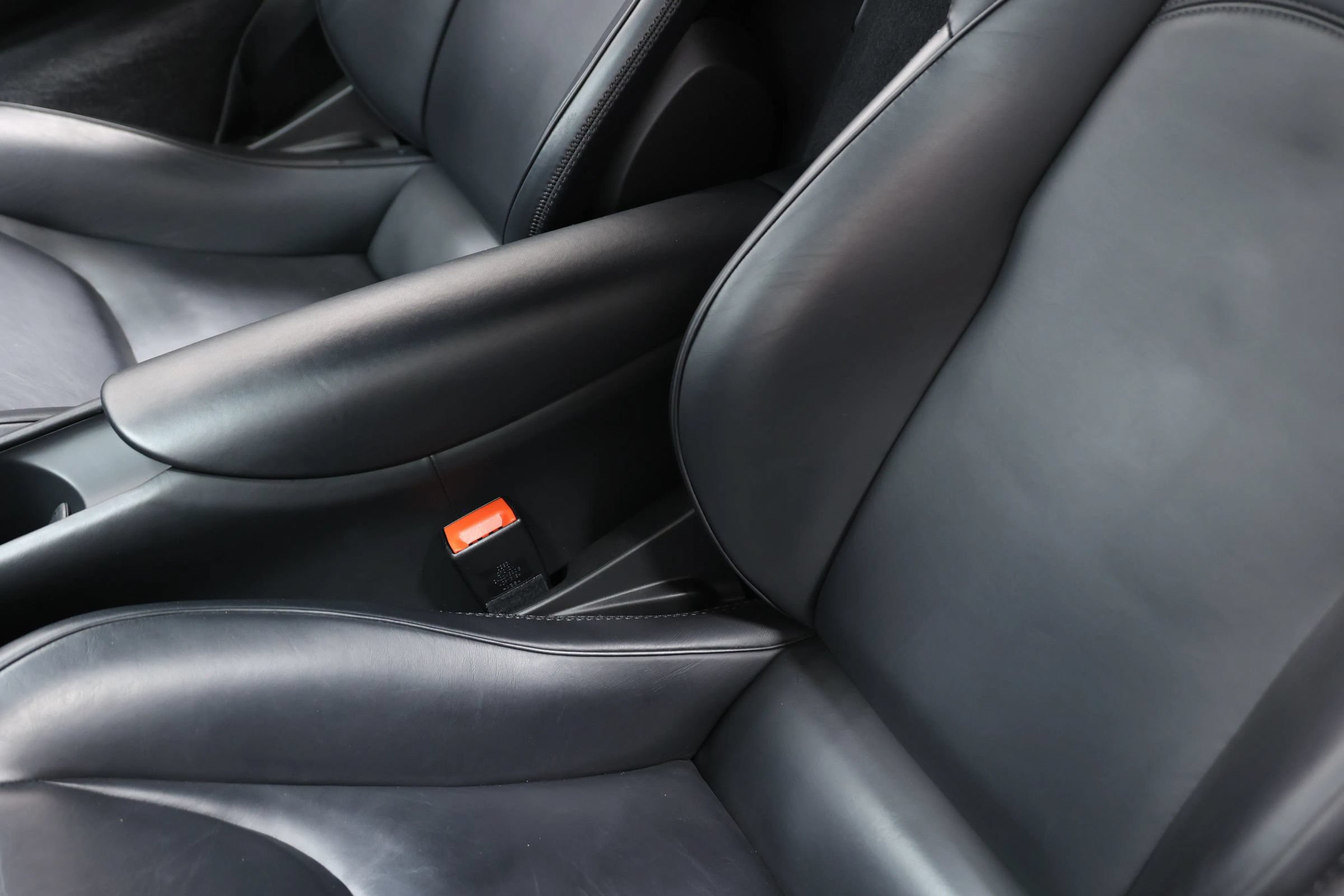 Used 2023 McLaren Artura RWD image 14