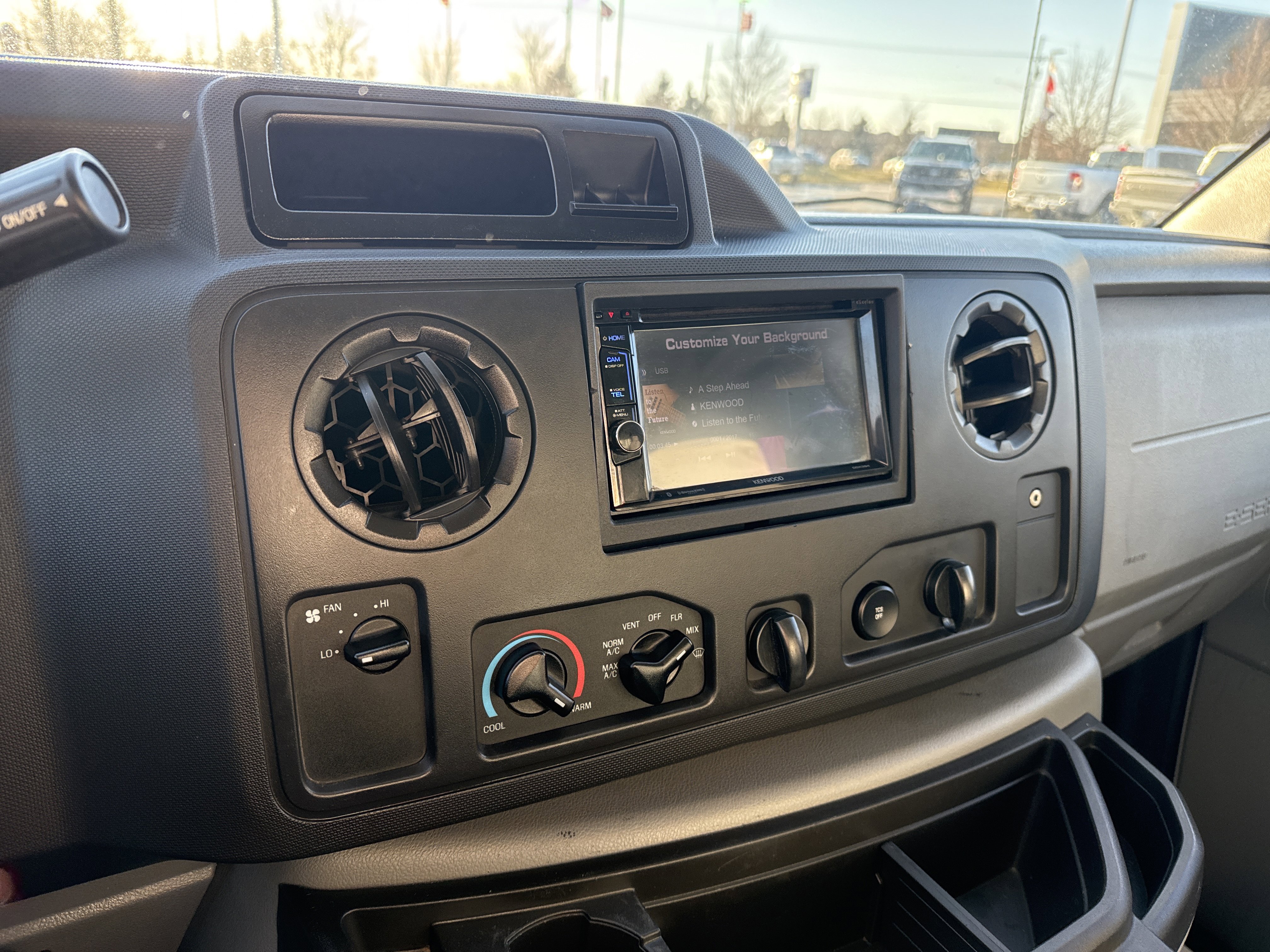 Used 2014 Ford E-250 and Econoline 250 image 16