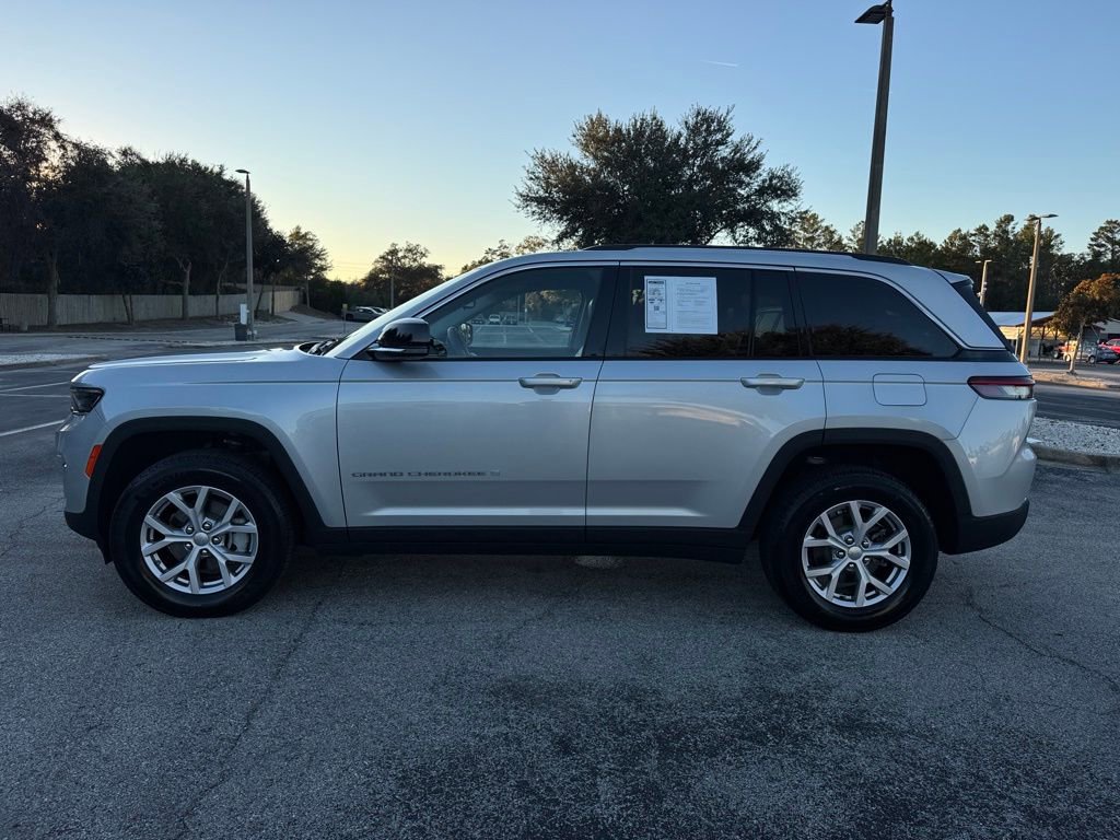 Used 2022 Jeep Grand Cherokee Limited w/ Trailer Tow Prep Group (B) image 4