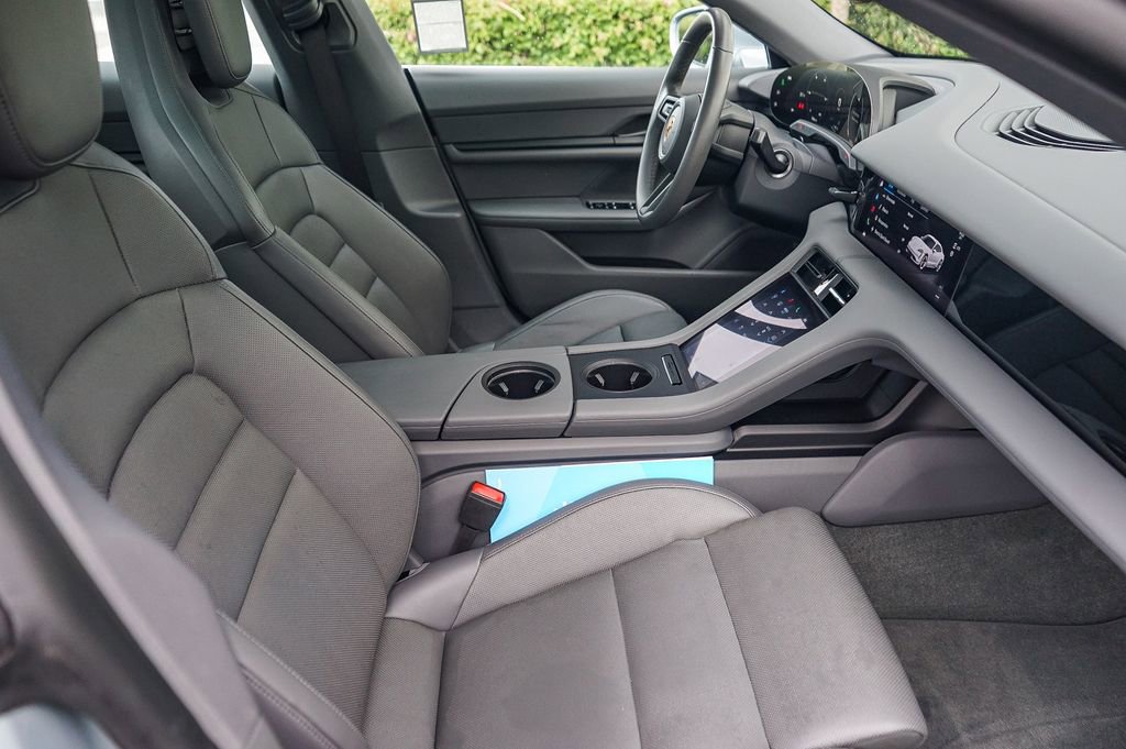 Used 2024 Porsche Taycan image 15