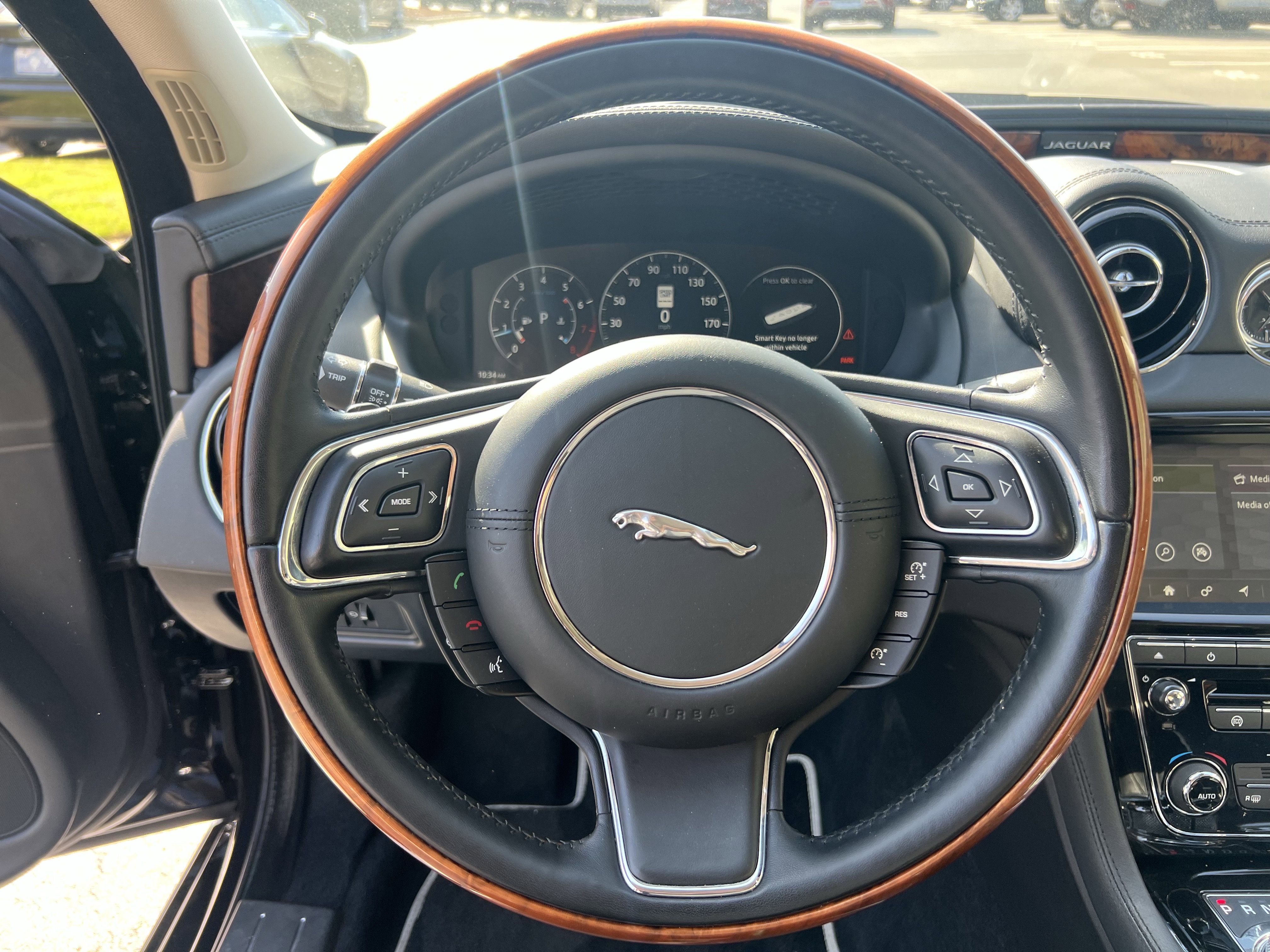 Used 2019 Jaguar XJ R-Sport image 25