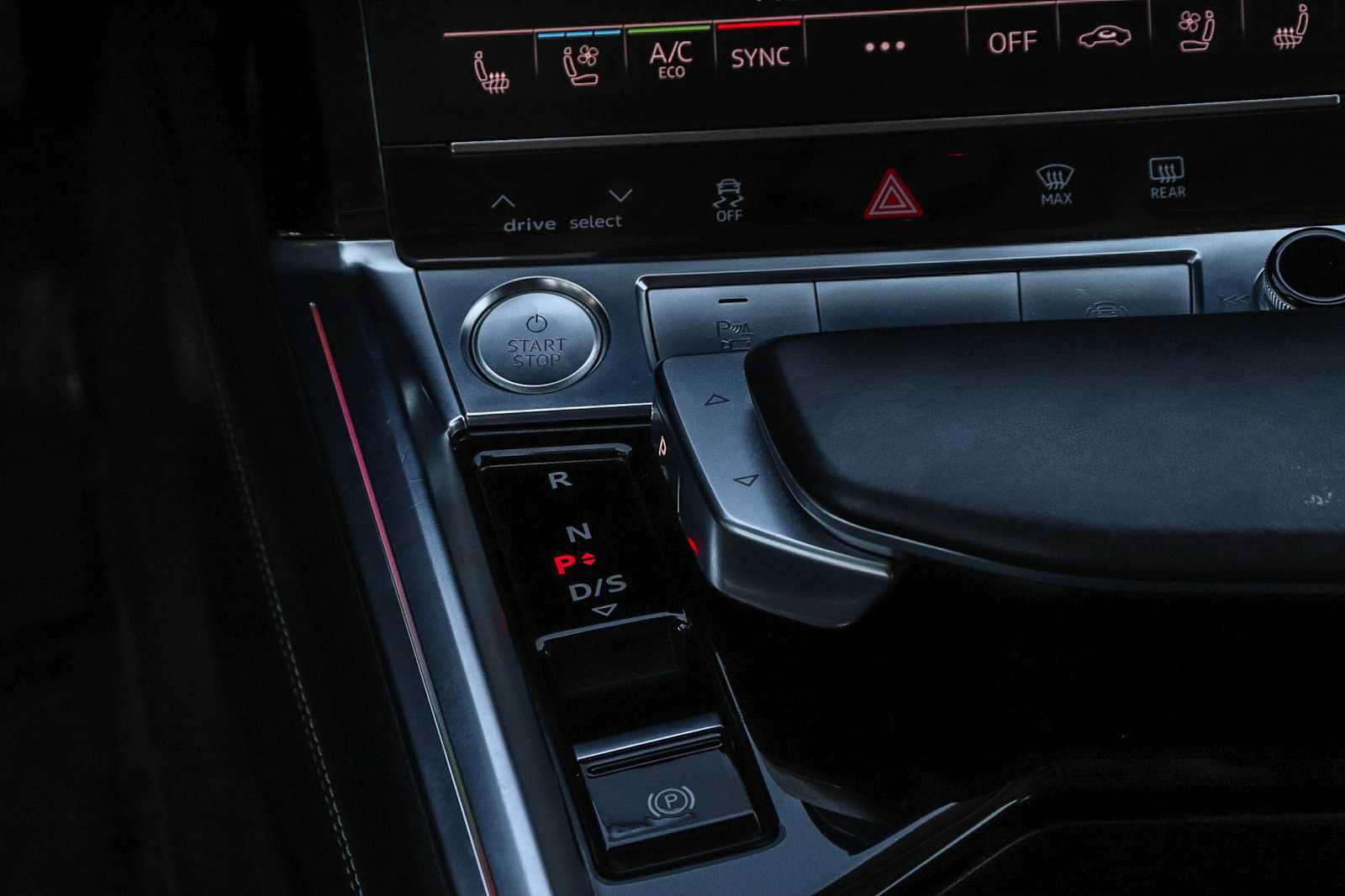 Used 2019 Audi e-tron Prestige w/ Prestige Package AWD/4WD image 25