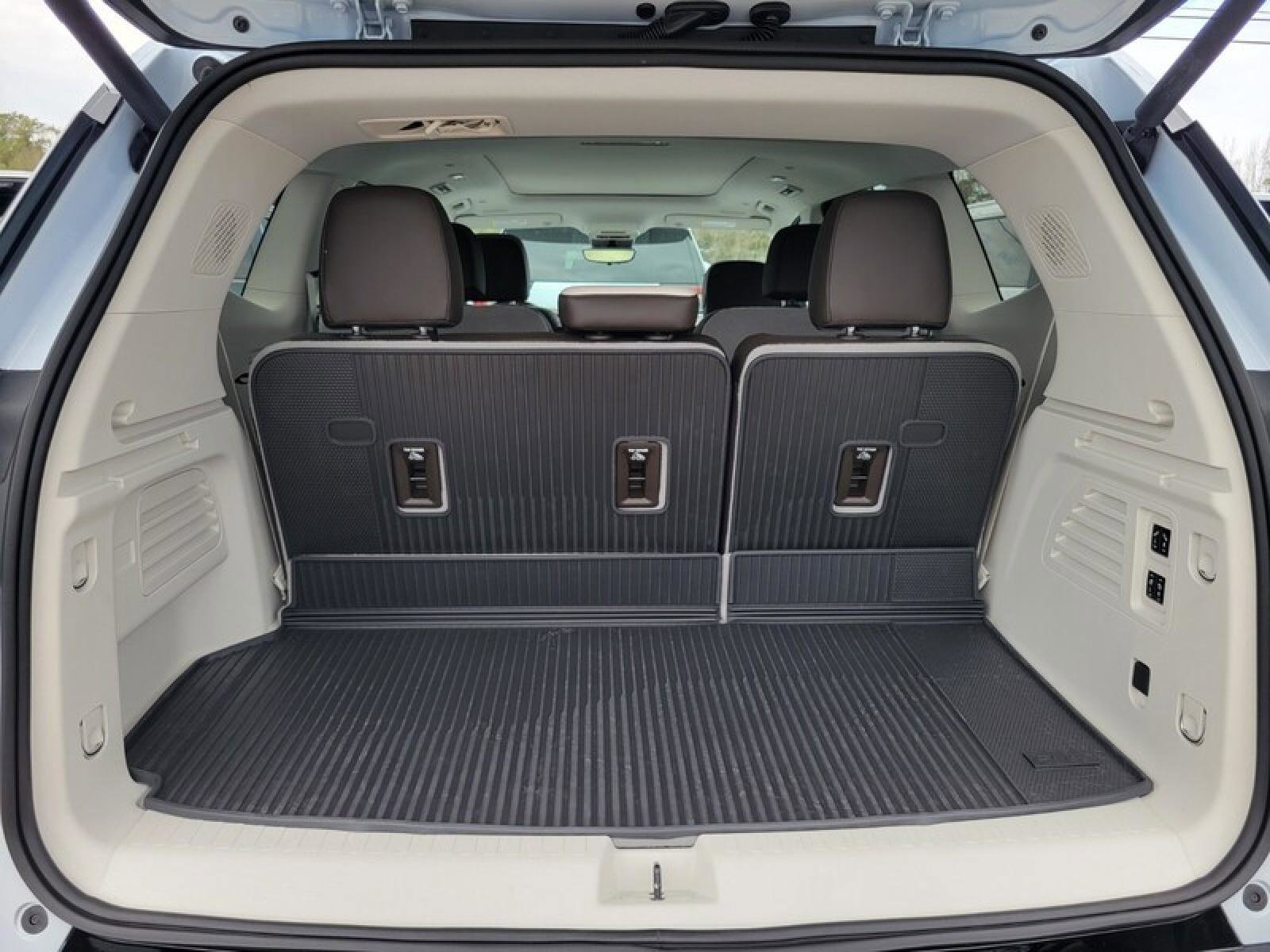 New 2026 GMC Acadia Denali w/ Super Cruise Package image 7