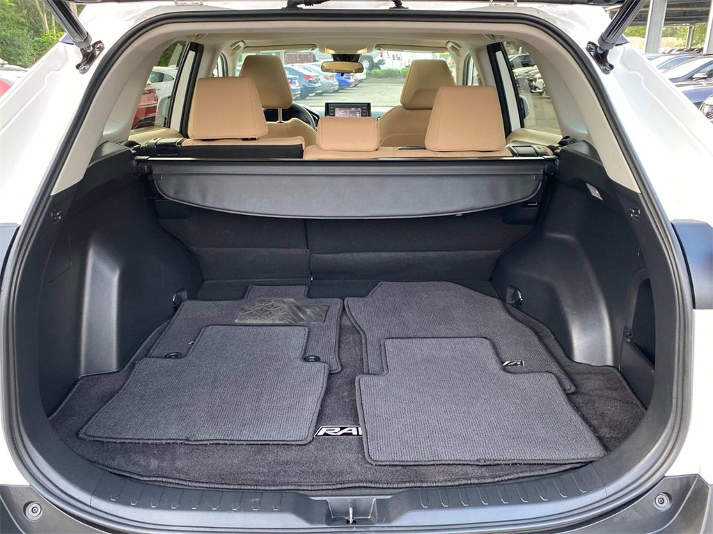 Used 2021 Toyota RAV4 XLE w/ Convenience Package image 13