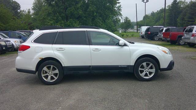 Used 2013 Subaru Outback 2.5i Premium AWD/4WD image 3