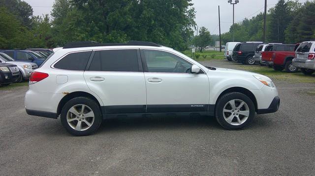 Used 2013 Subaru Outback 2.5i Premium AWD/4WD image 3