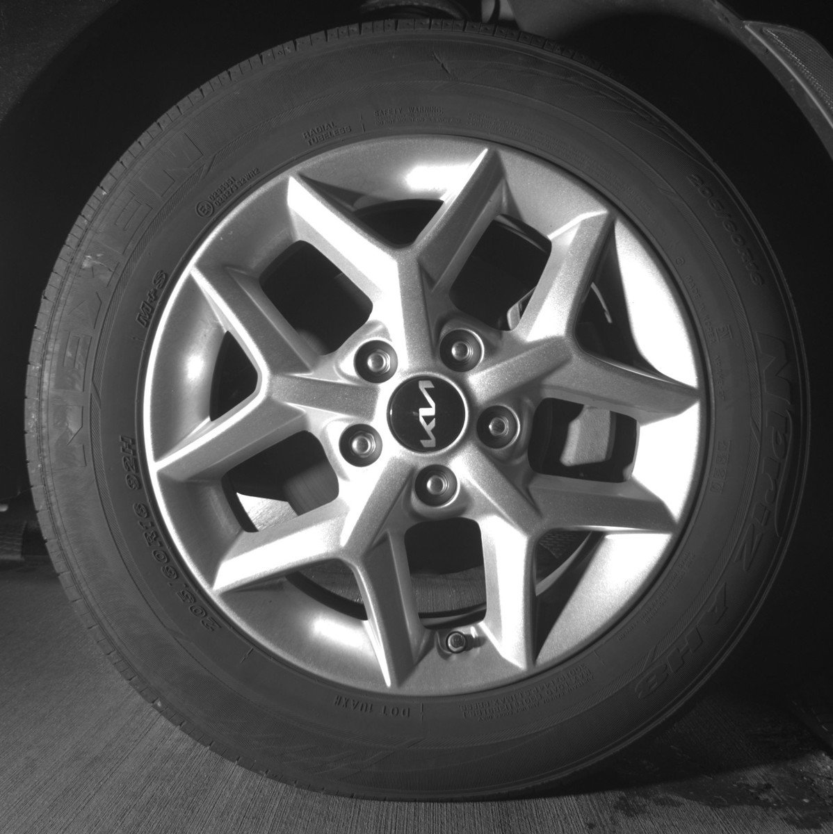 Used 2025 Kia Soul LX w/ LX Technology Package FWD image 13