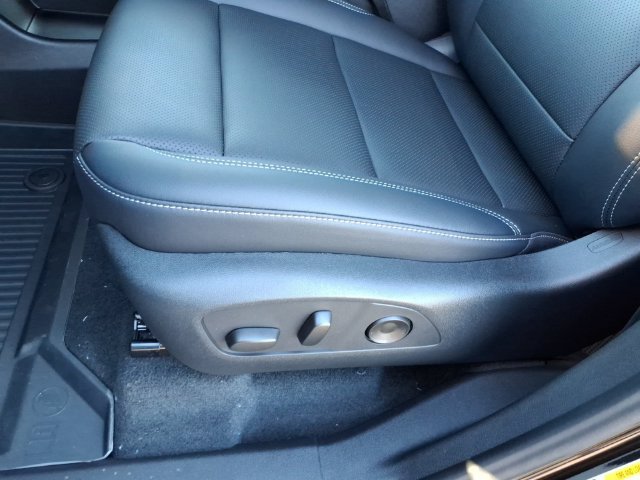 New 2027 Chevrolet Traverse LT w/ LPO, Floor Liner Package FWD image 7