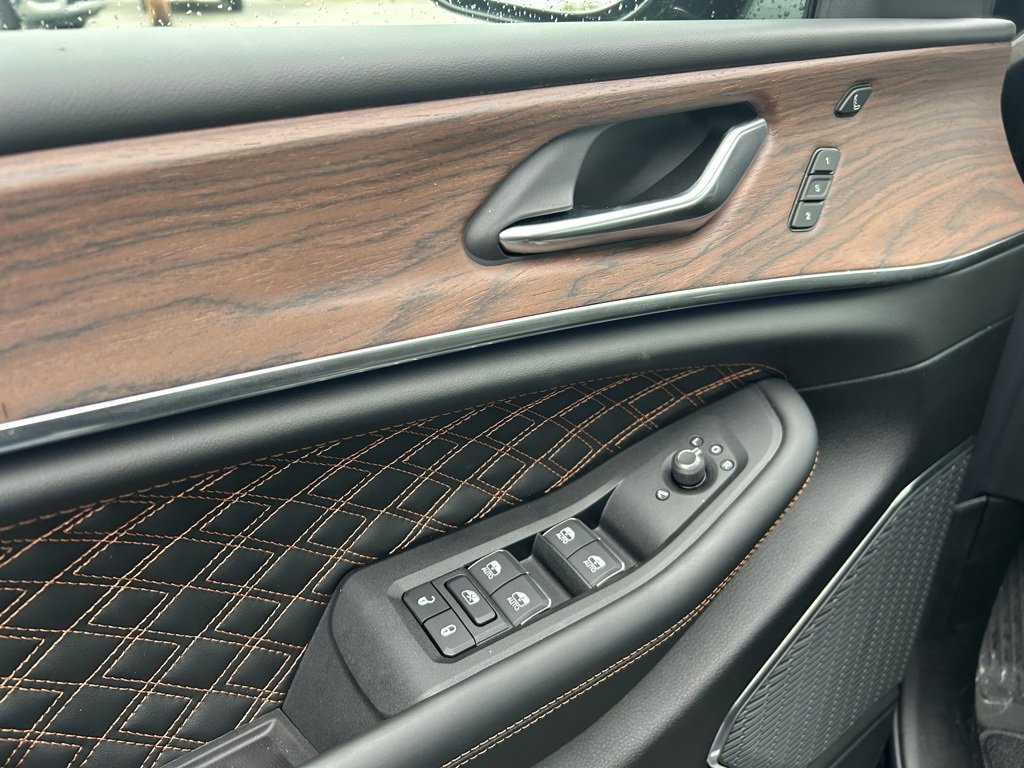 New 2025 Jeep Grand Cherokee L Summit w/ Obsidian Package image 12