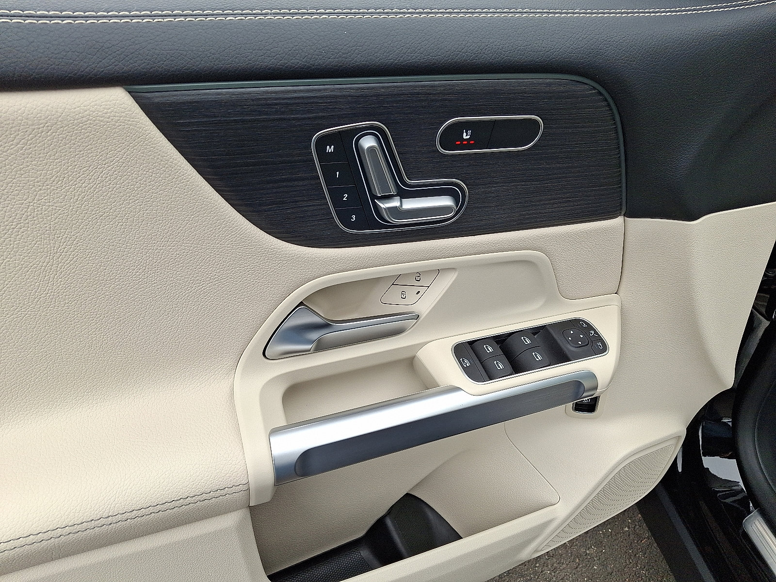 Certified 2023 Mercedes-Benz GLB 250 4MATIC image 12