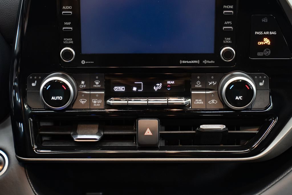 Used 2021 Toyota Highlander XLE image 13