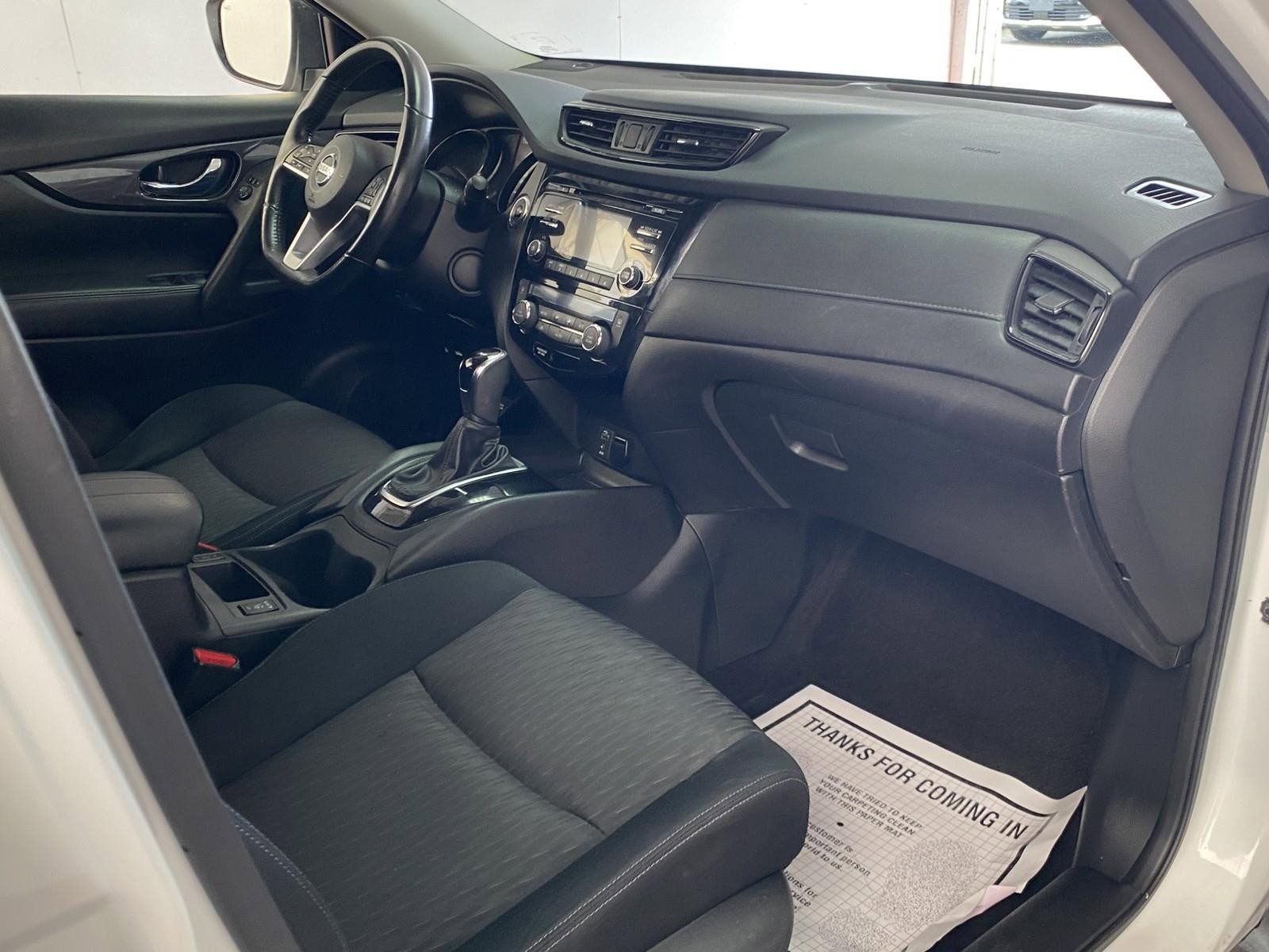 Used 2017 Nissan Rogue SV AWD/4WD image 8