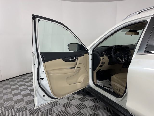 Used 2020 Nissan Rogue SV image 16