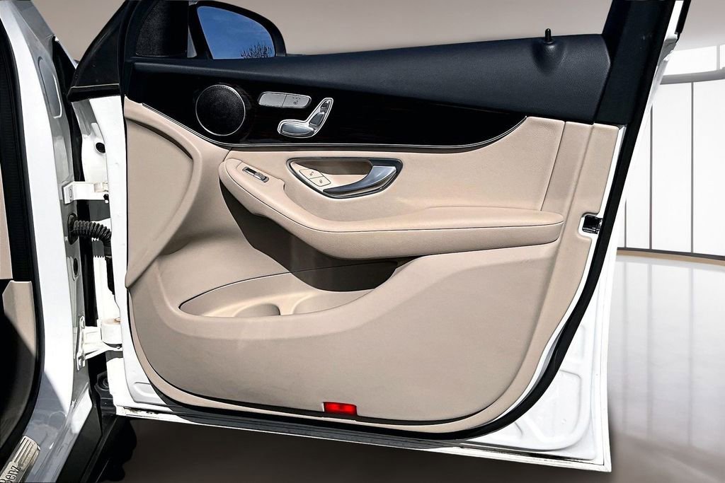 Used 2022 Mercedes-Benz GLC 300 image 19