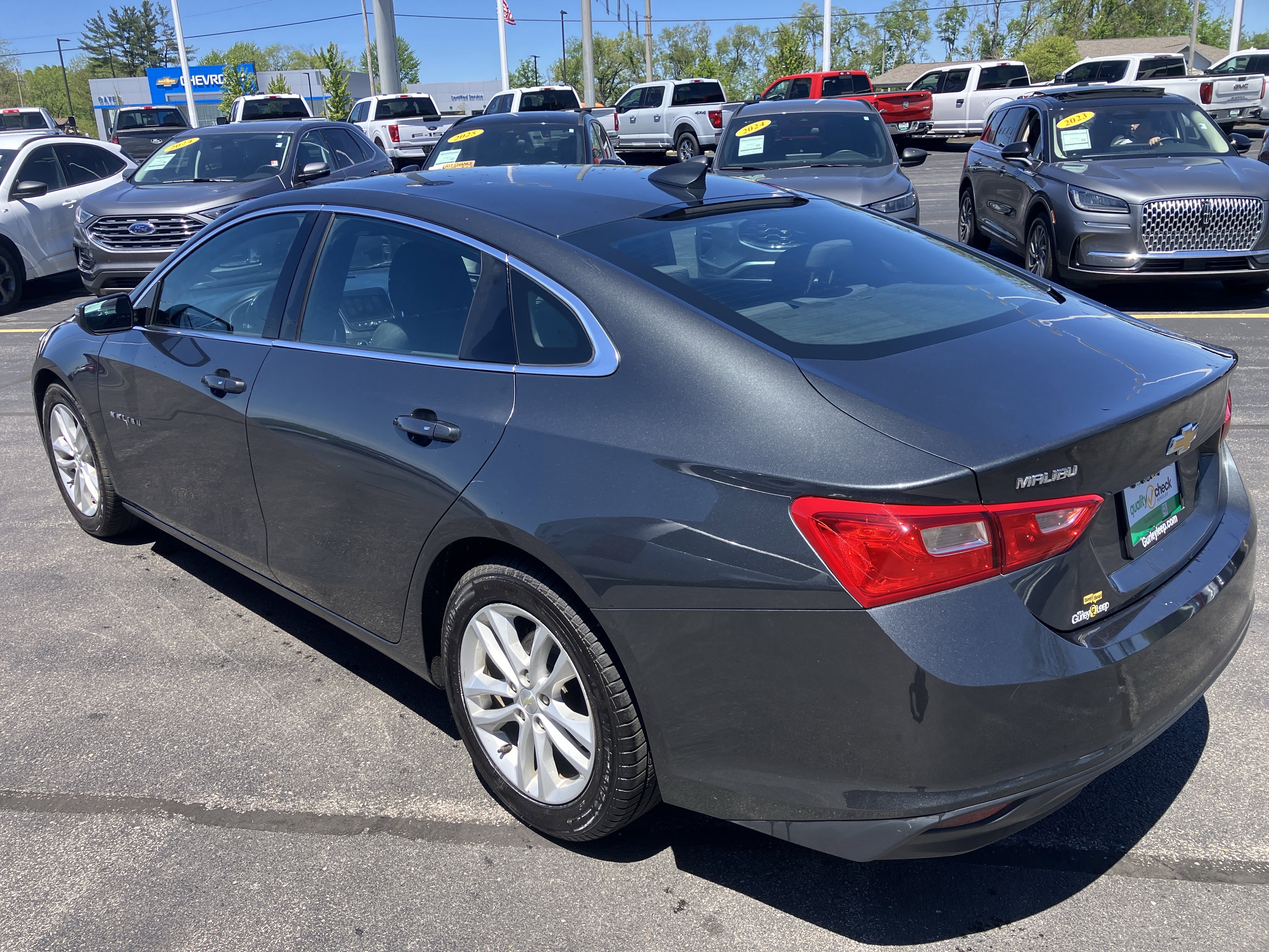 Used 2017 Chevrolet Malibu LT FWD image 5