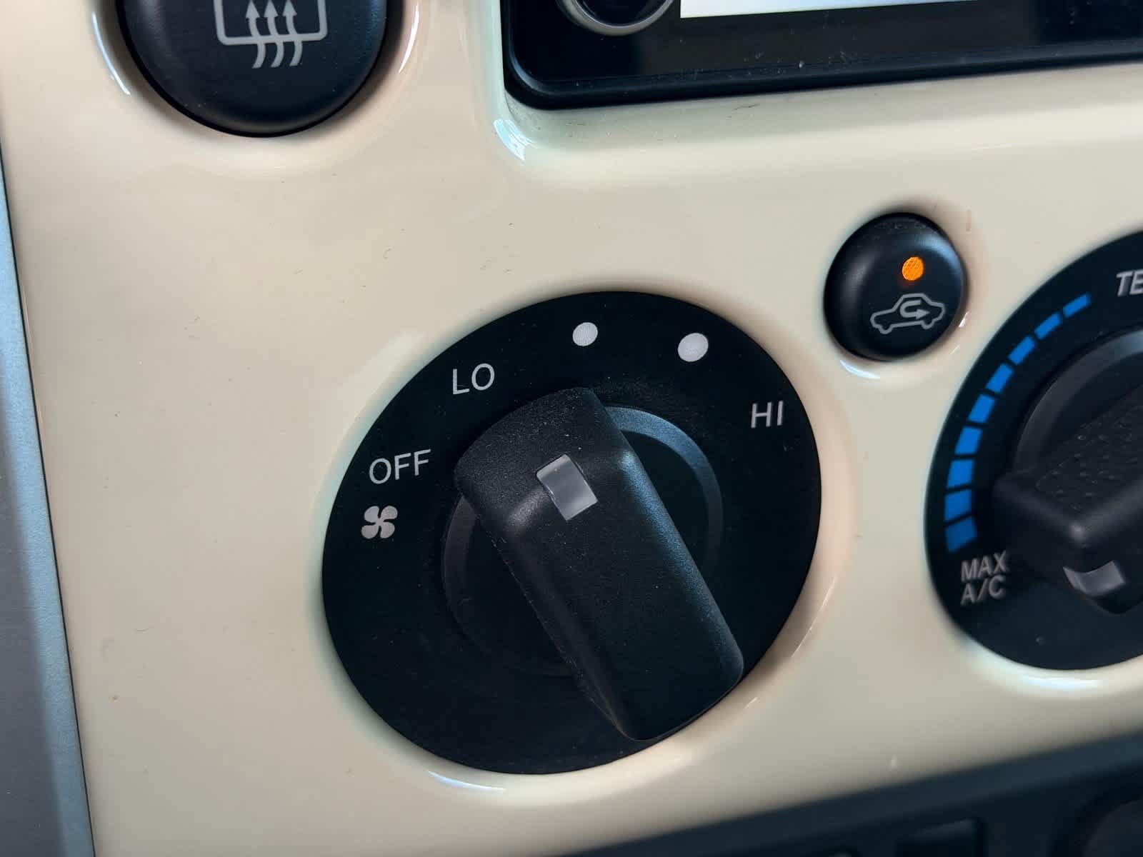 Used 2010 Toyota FJ Cruiser 4WD image 23