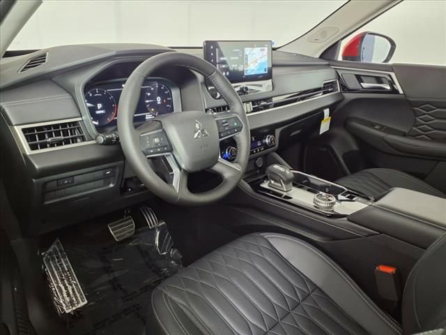 Used 2025 Mitsubishi Outlander SEL image 16