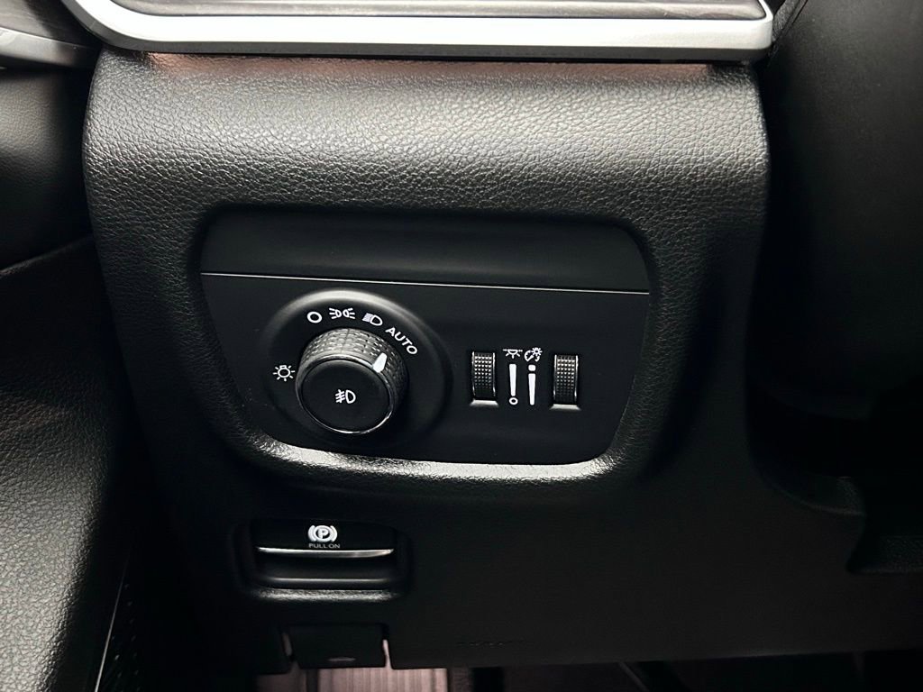 New 2025 Jeep Grand Cherokee Limited w/ Black Appearance Package image 25