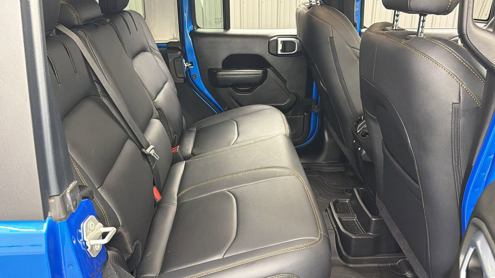 Used 2024 Jeep Wrangler Unlimited w/ Convenience Group AWD/4WD image 36