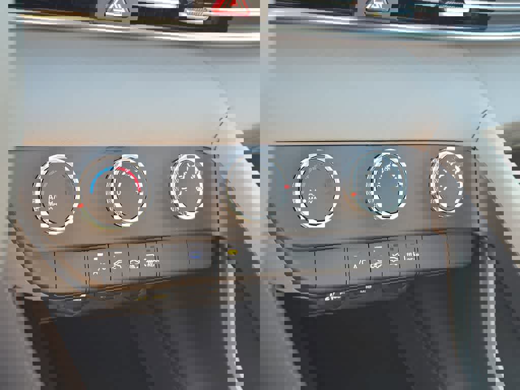 New 2026 Hyundai Elantra SE image 31