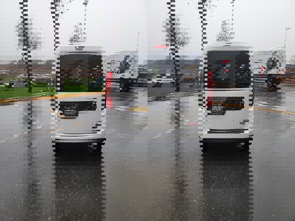 Used 2021 RAM ProMaster City Tradesman SLT image 4