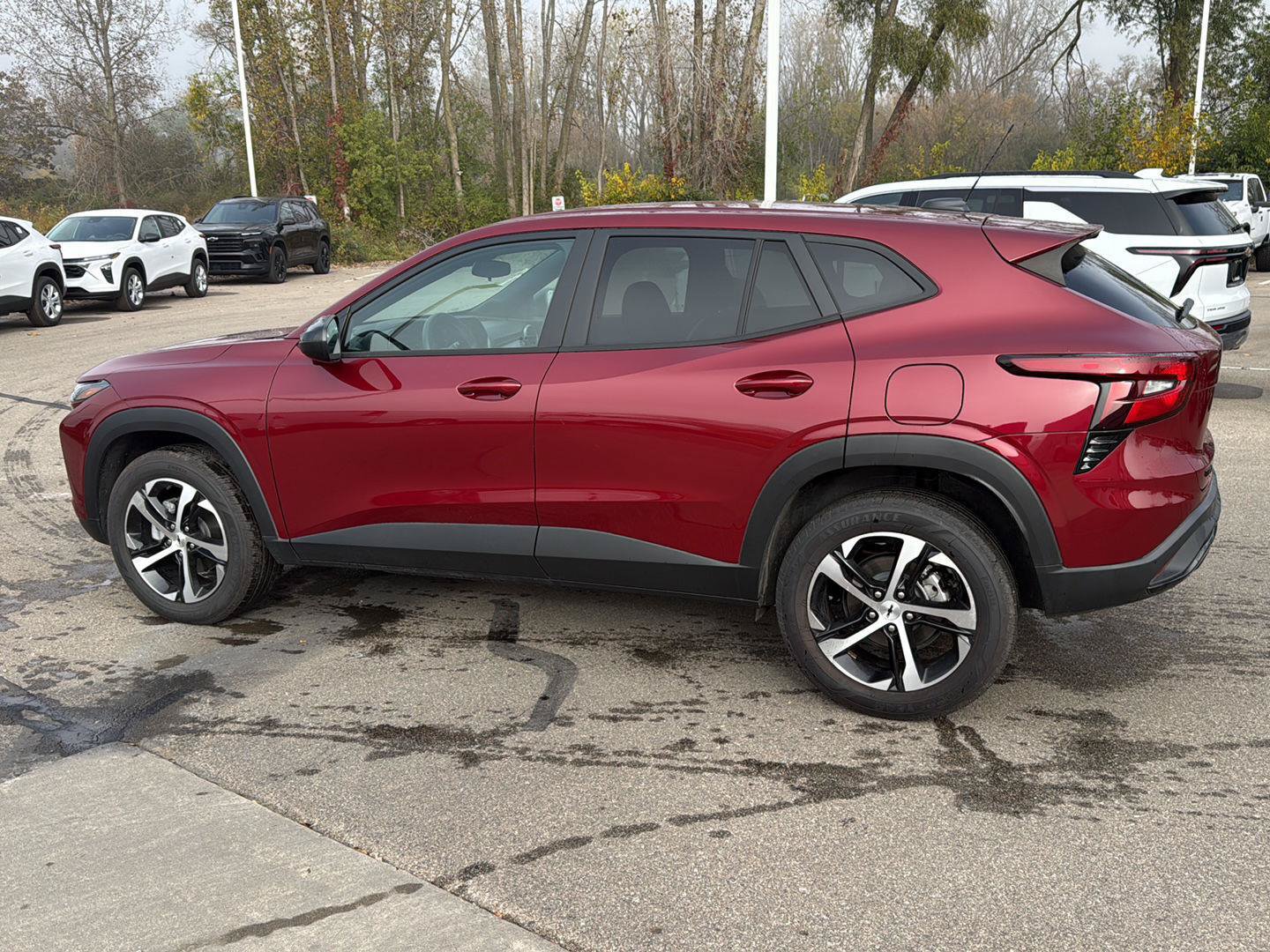 Used 2025 Chevrolet Trax RS FWD image 4