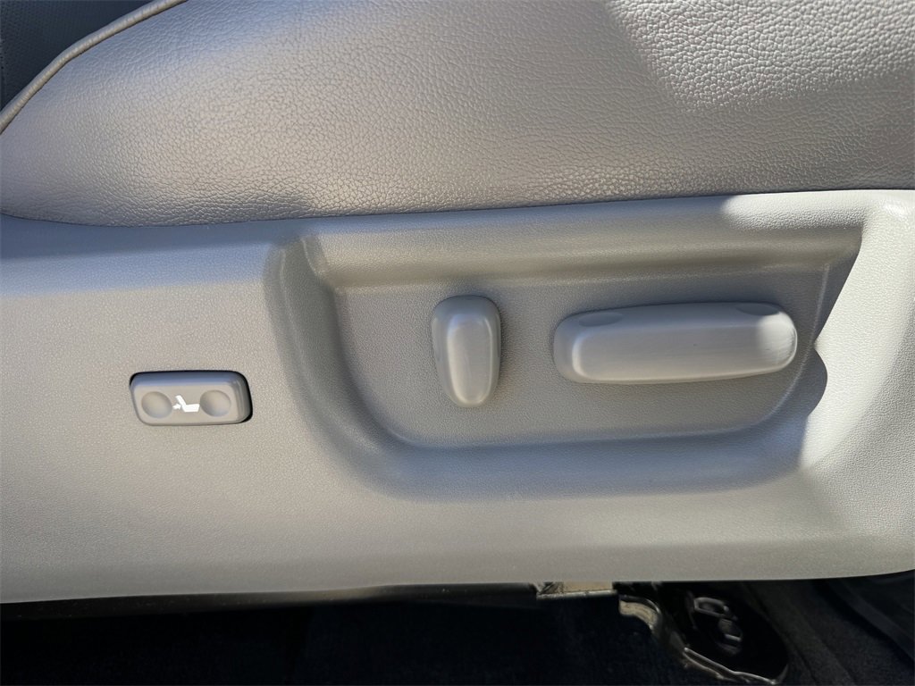 Used 2013 Toyota Sequoia Platinum image 29