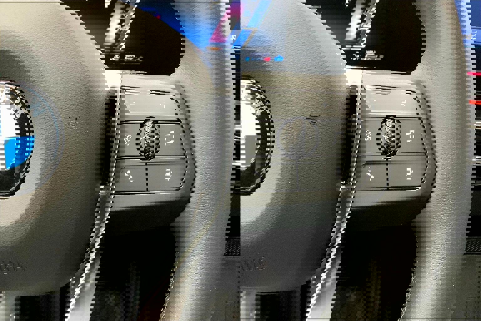 Used 2025 BMW X1 xDrive28i w/ Premium Package image 17