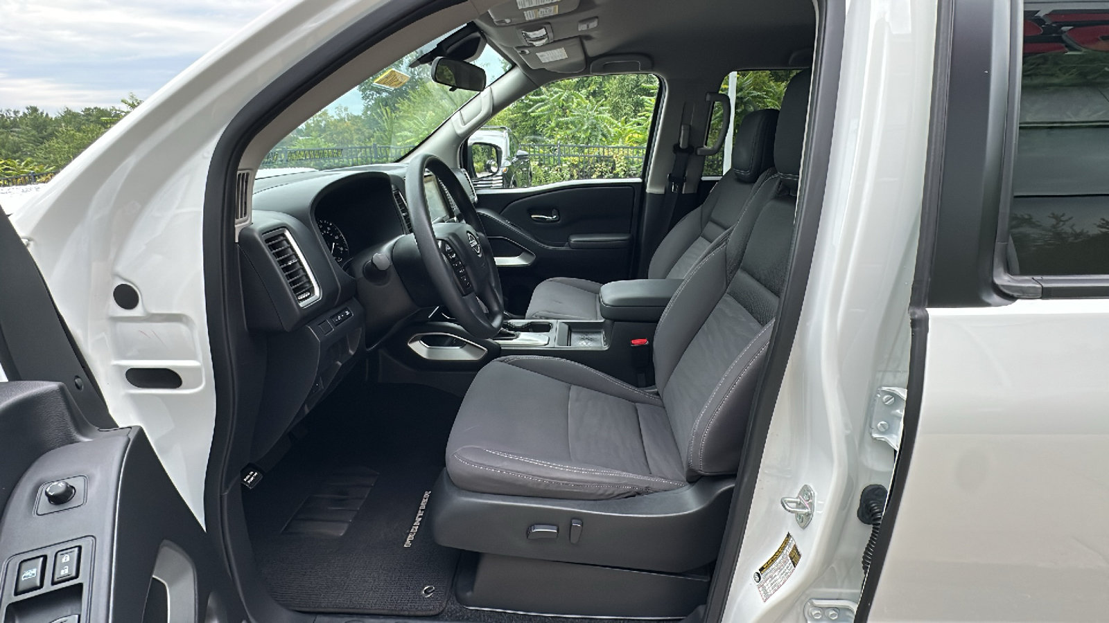 Certified 2023 Nissan Frontier SV w/ Tow Package AWD/4WD image 12