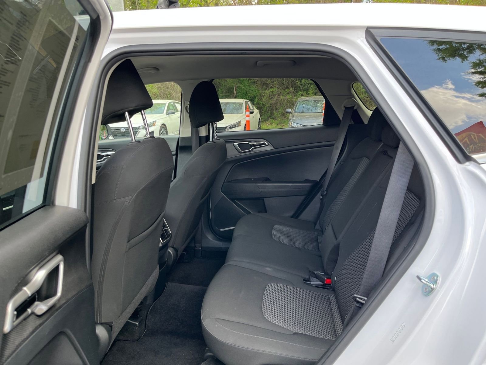 Used 2025 Kia Sportage LX image 24