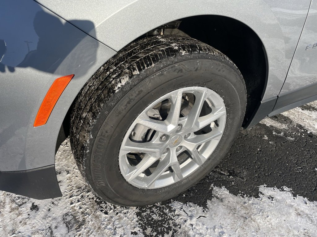 Used 2024 Chevrolet Equinox LT image 3