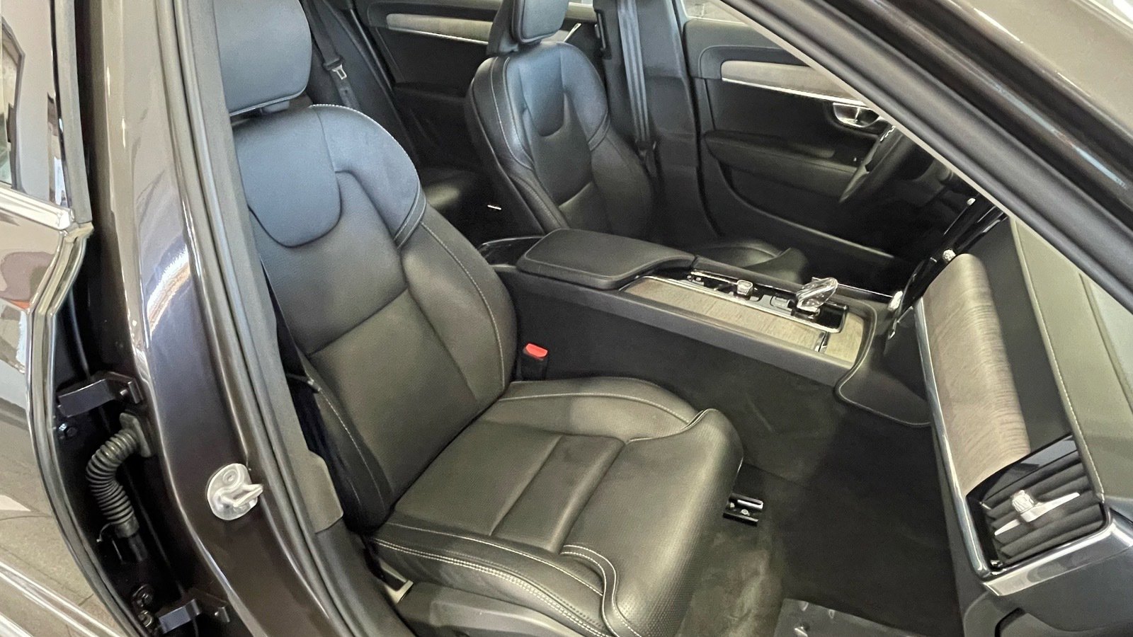 Used 2023 Volvo S90 B6 Ultimate w/ Protection Package Premier image 44