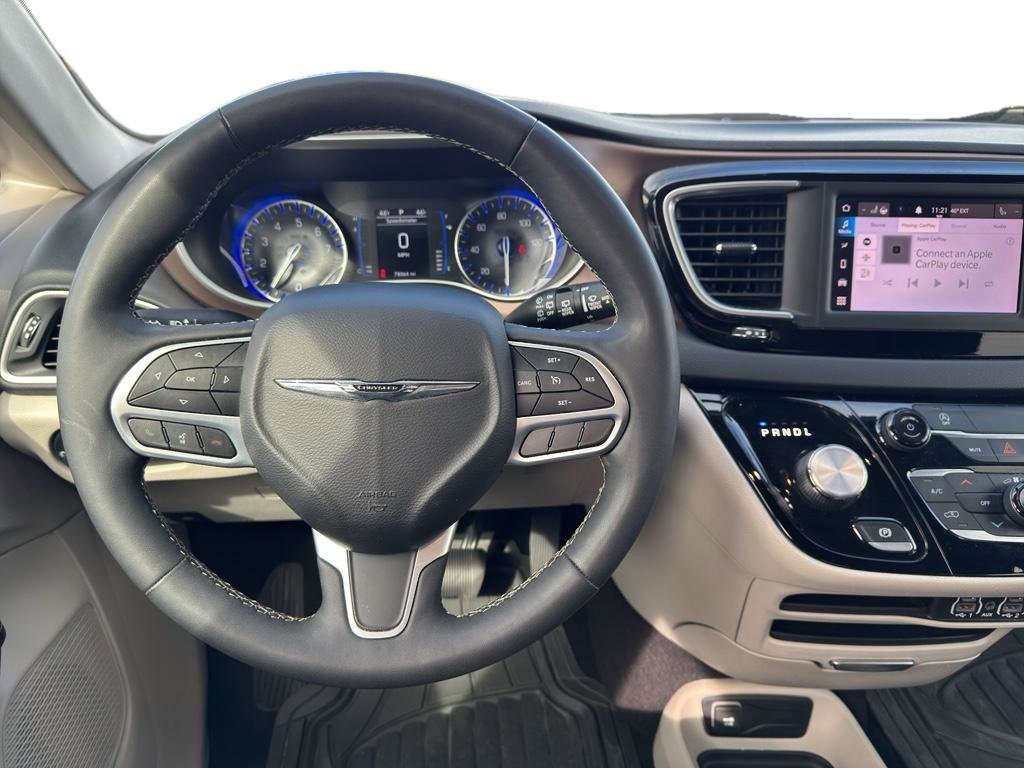 Used 2022 Chrysler Voyager LX image 9