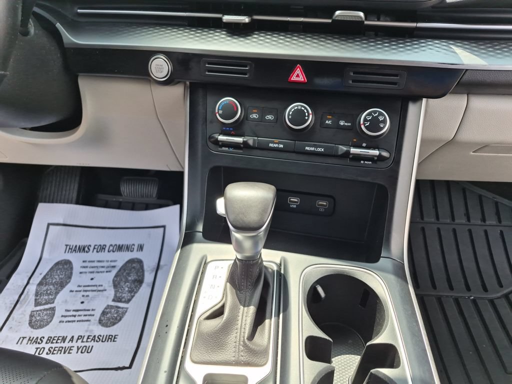 Used 2023 Kia Carnival LX FWD image 39