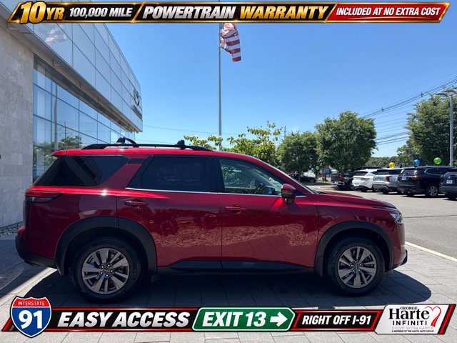 Used 2023 Nissan Pathfinder SV w/ SV Premium Package AWD/4WD image 8