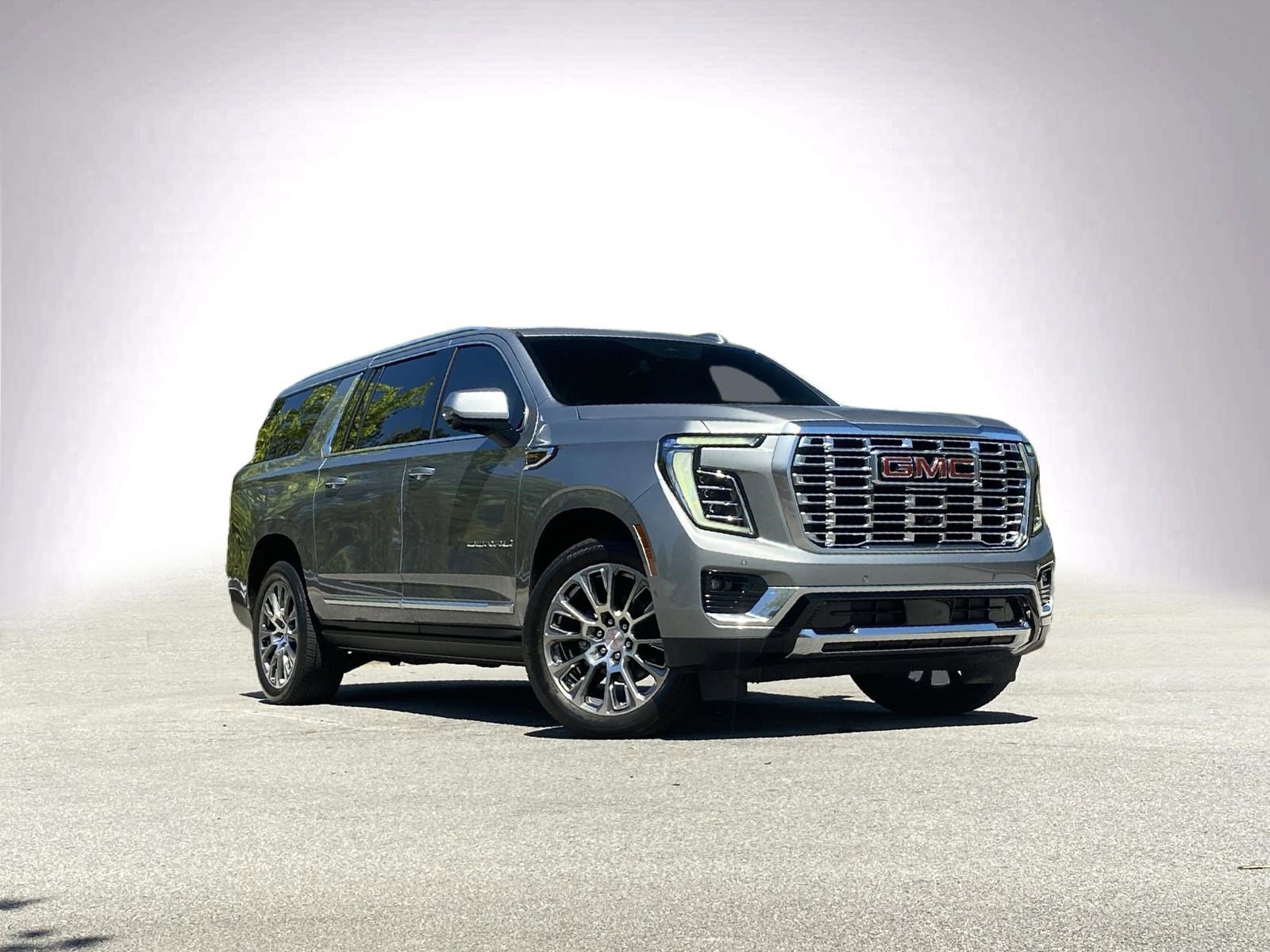 Used 2025 GMC Yukon XL Denali w/ Sun & Power Step Package image 2