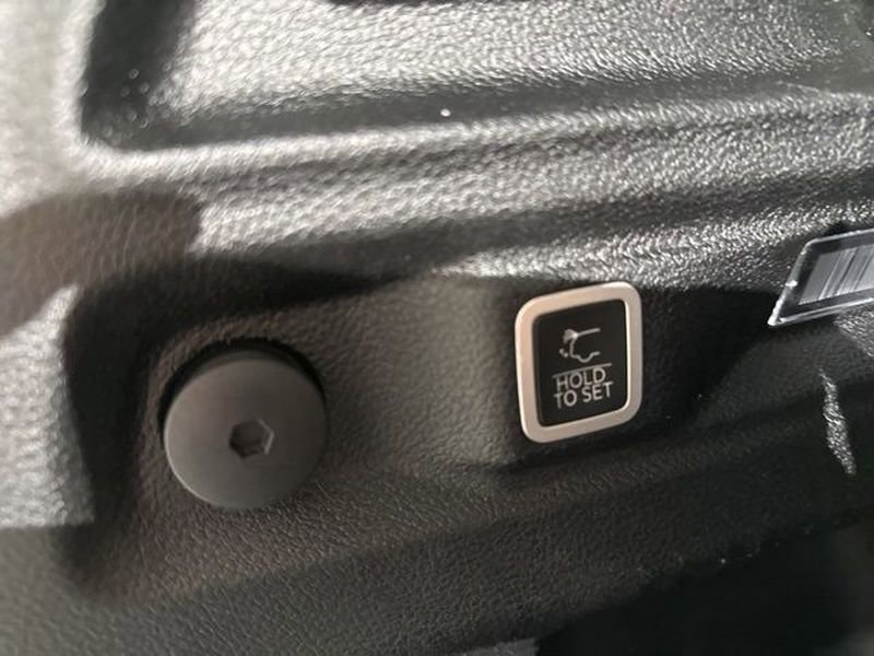 Used 2023 Jeep Grand Cherokee L Laredo w/ Luxury Tech Group I image 15