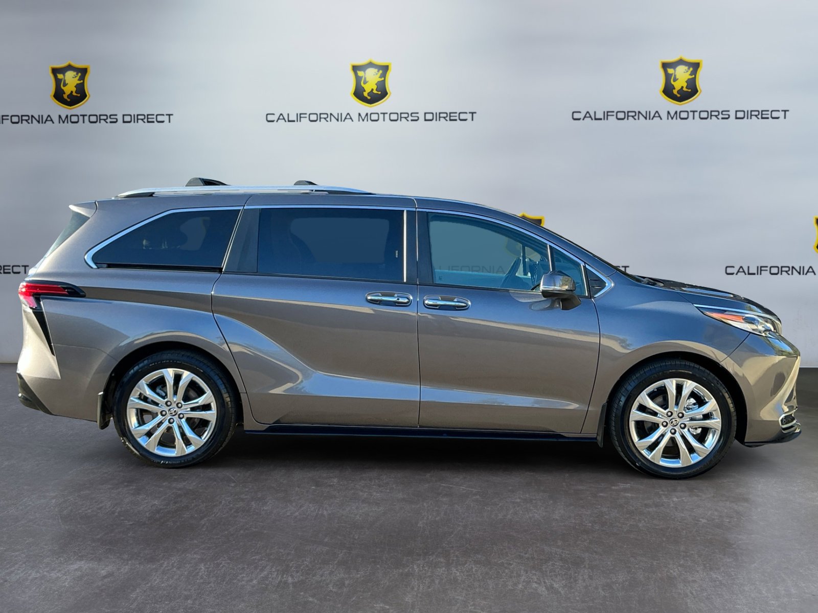 Used 2023 Toyota Sienna Platinum image 4