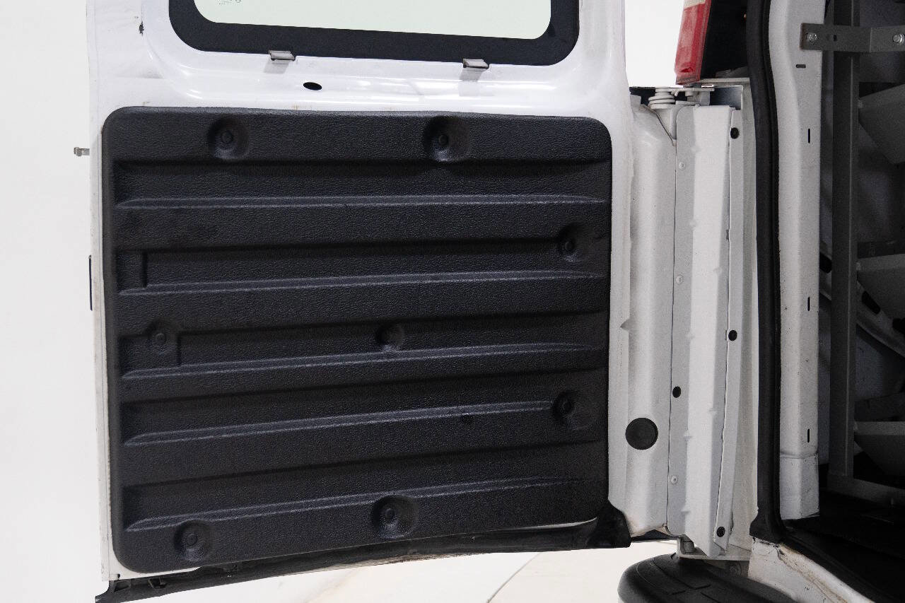 Used 2017 GMC Savana 2500 image 32