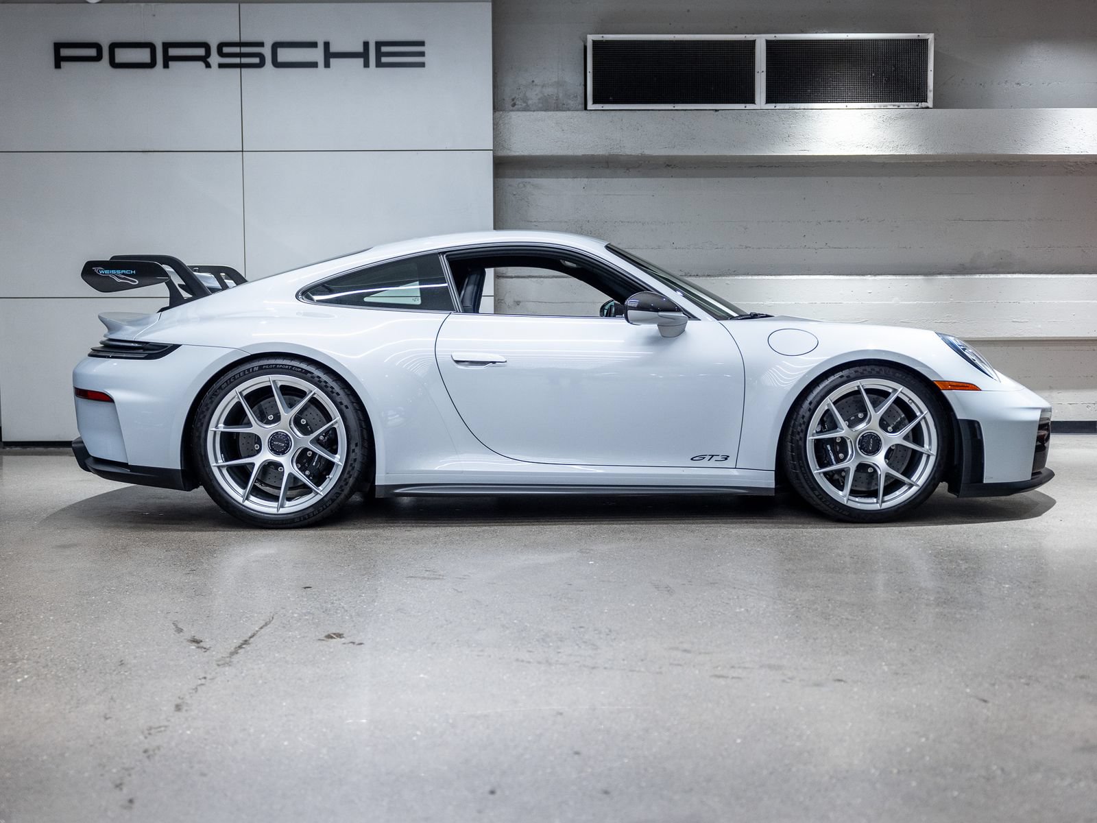 Certified 2025 Porsche 911 GT3 RWD image 9