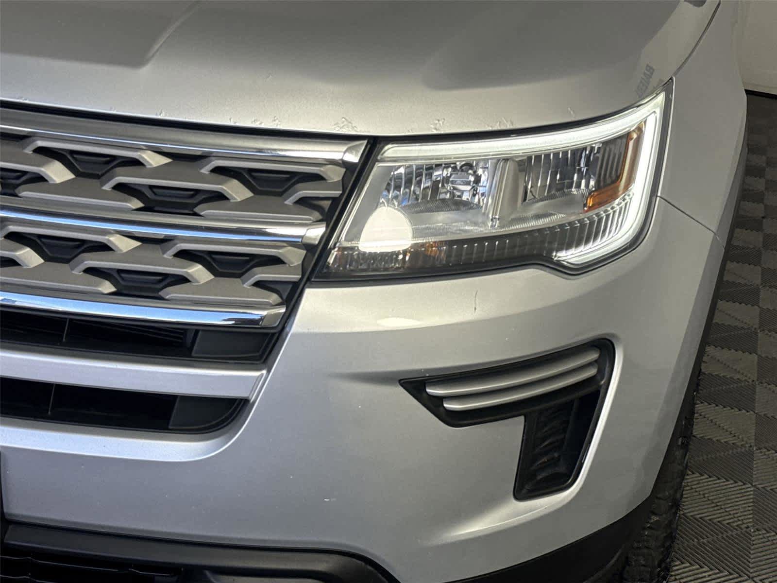 Used 2018 Ford Explorer XLT AWD/4WD image 9