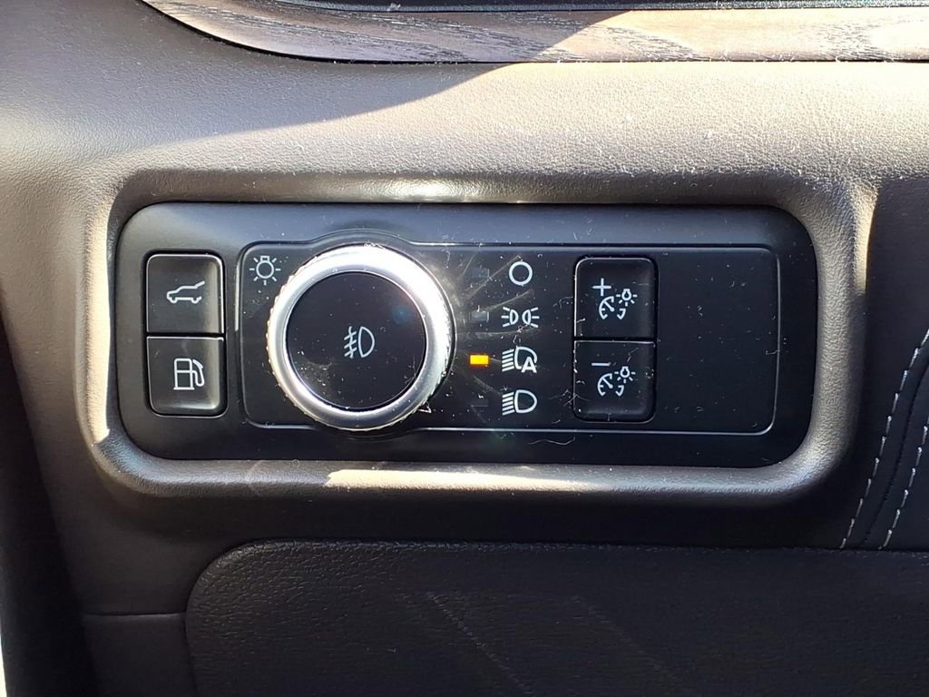 Used 2022 Ford Explorer Platinum w/ Premium Technology Package image 33